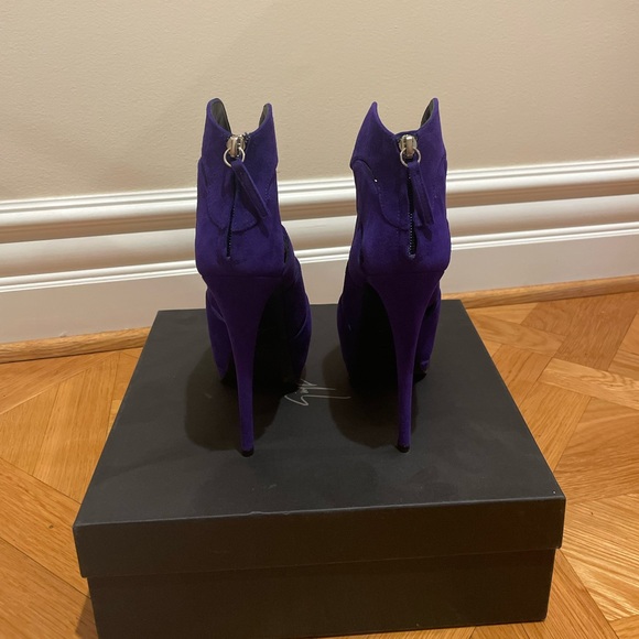 Brand new, never worn Giuseppe Zanotti platform heel in purple - Picture 4 of 9